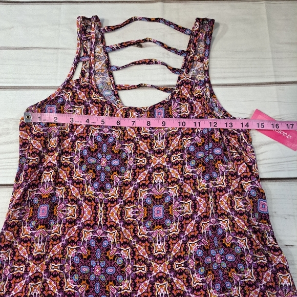 Xhilaration Asymmetrical Cut Out Tank Top Size XS - Picture 2 of 7